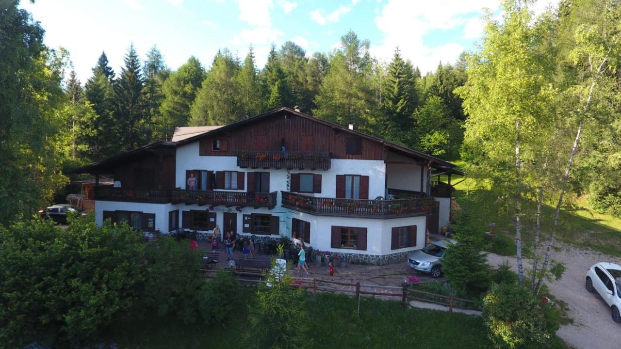 Albergo Scoiattolo Tret Luaran gambar